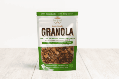 Granola de manzana, pecanas y pasas con canela